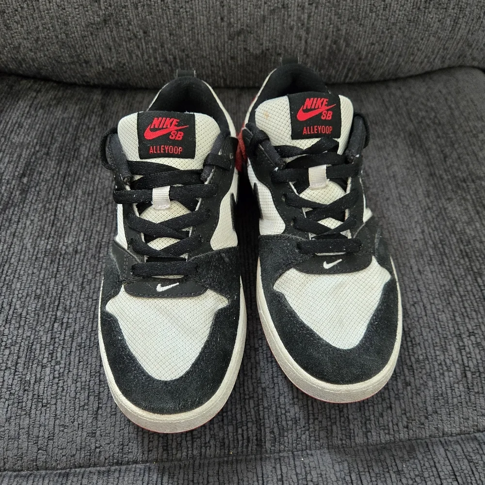 Nike SB Alleyoop Skate Shoes Red White Black Kids - Picture 8 of 16
